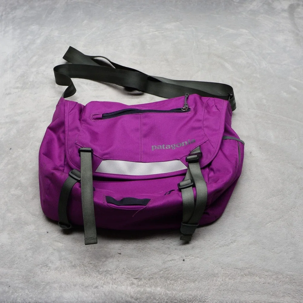 patagonia minimass bag sale Black Hole Mini MLC 30L Birch White travel documents Patagonia MiniMass Courier: Could be